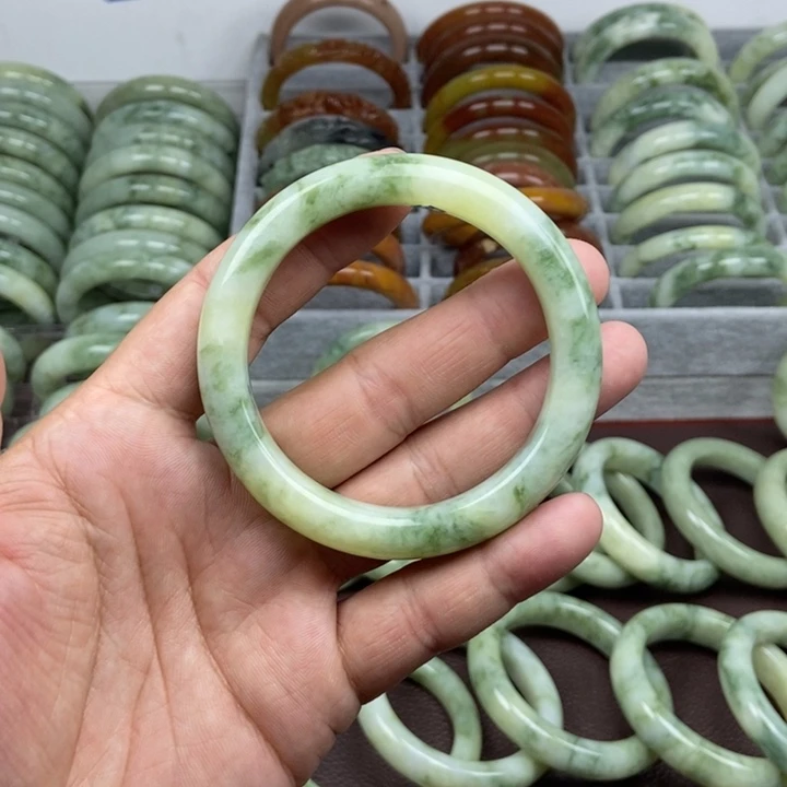 蛇纹石玉手镯未镶嵌龙*