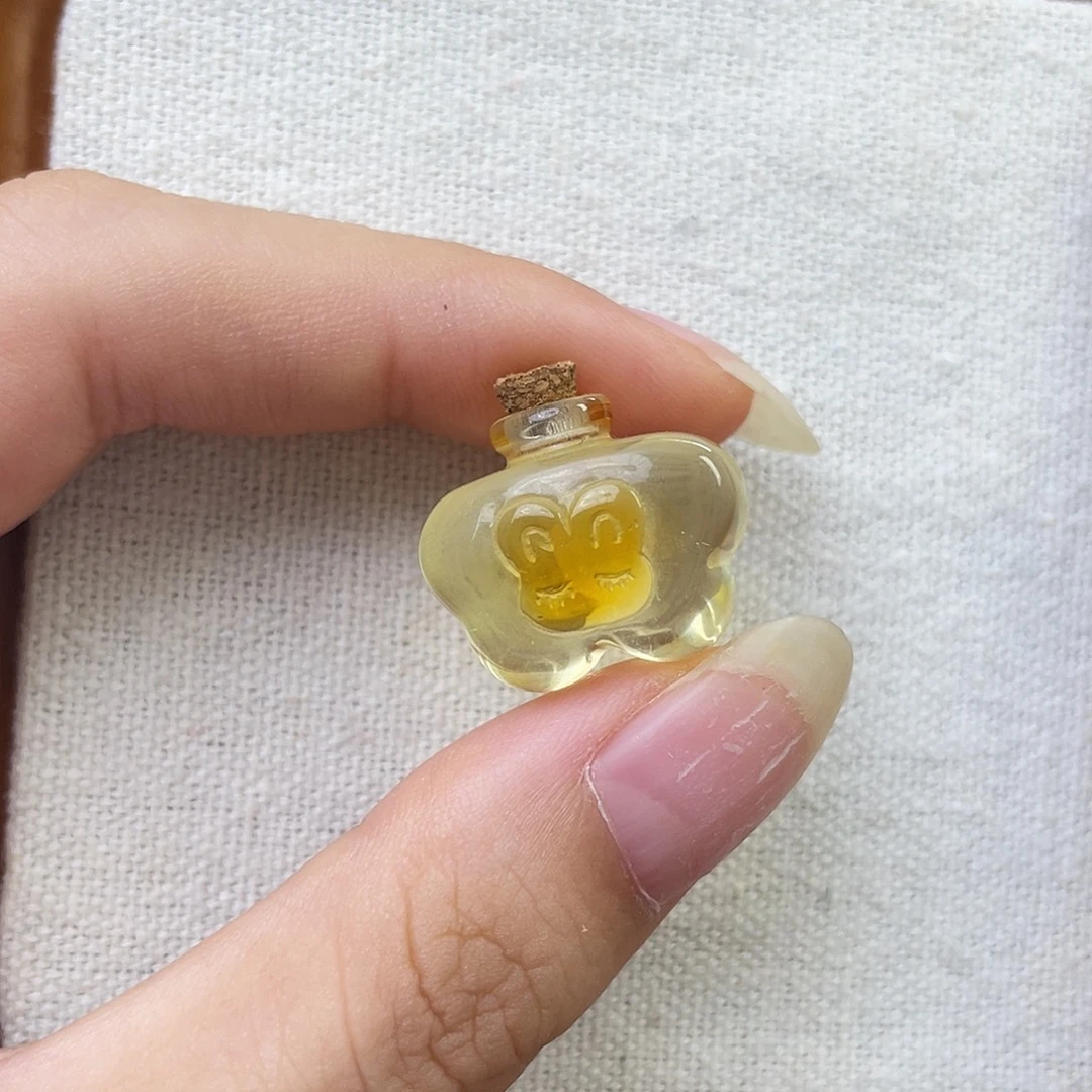 裸石琥珀未镶嵌兔子许愿瓶