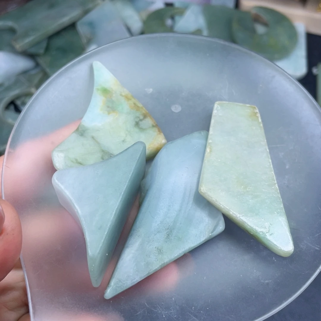 翡翠颈饰未镶嵌翡翠88