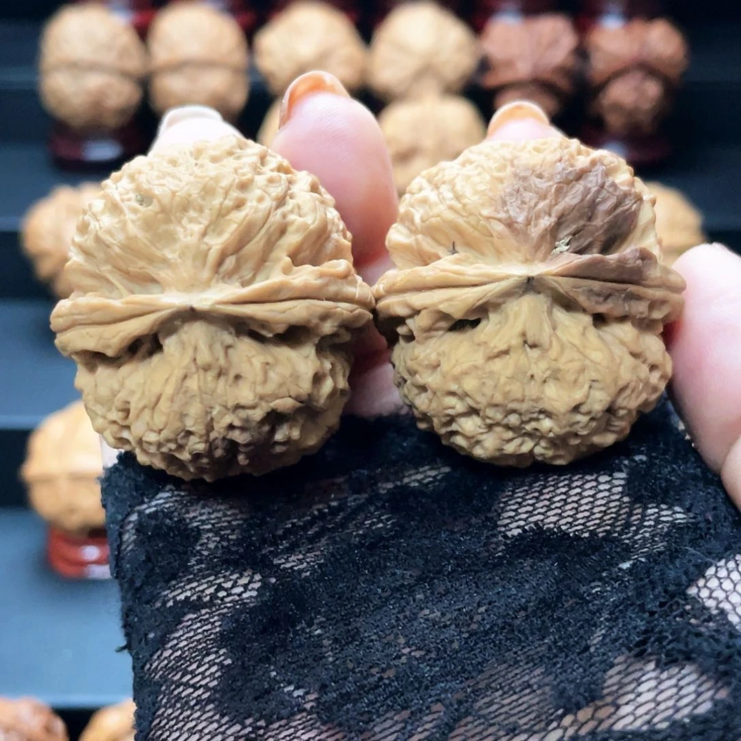 文玩核桃把件铁锈球……