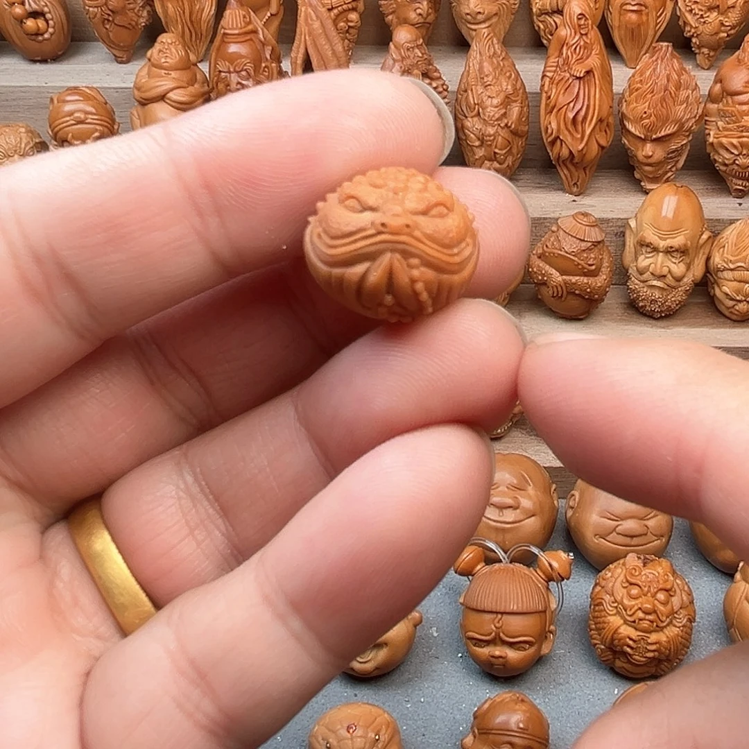 猴头核桃吊坠18金蟾