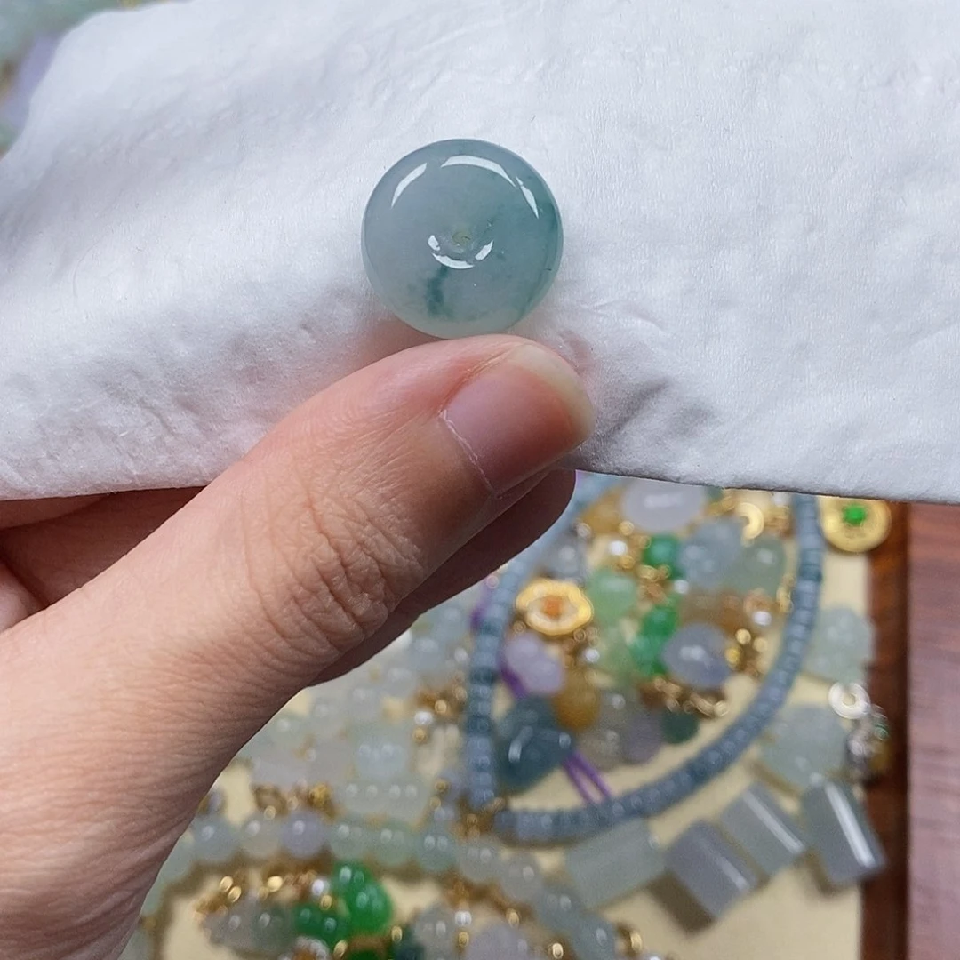 翡翠未镶嵌颈饰闪