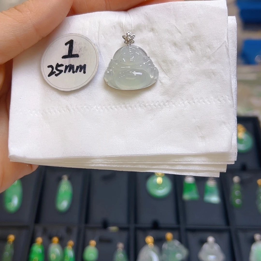 翡翠颈饰18K金镶嵌翡翠