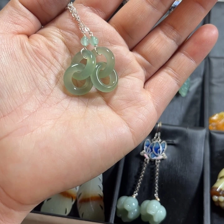 蛇纹石玉耳饰未镶嵌