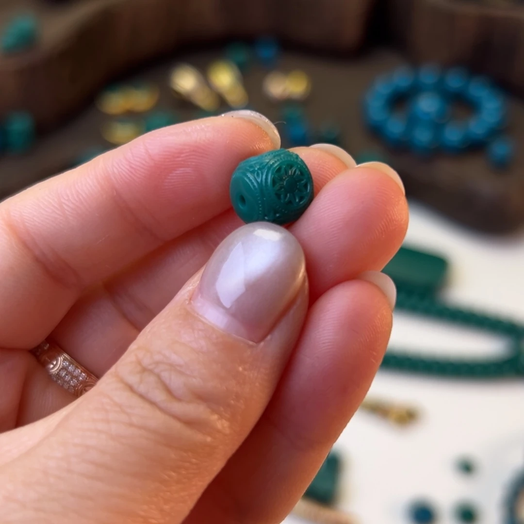 琉璃颈饰地狱色10mm六方1个