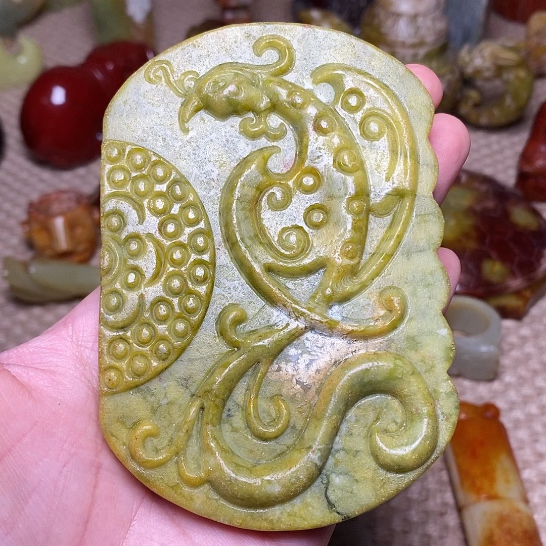 蛇纹石玉未镶嵌颈饰