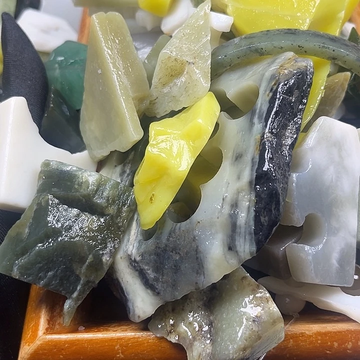 和田玉未镶嵌毛衣链妙**咖