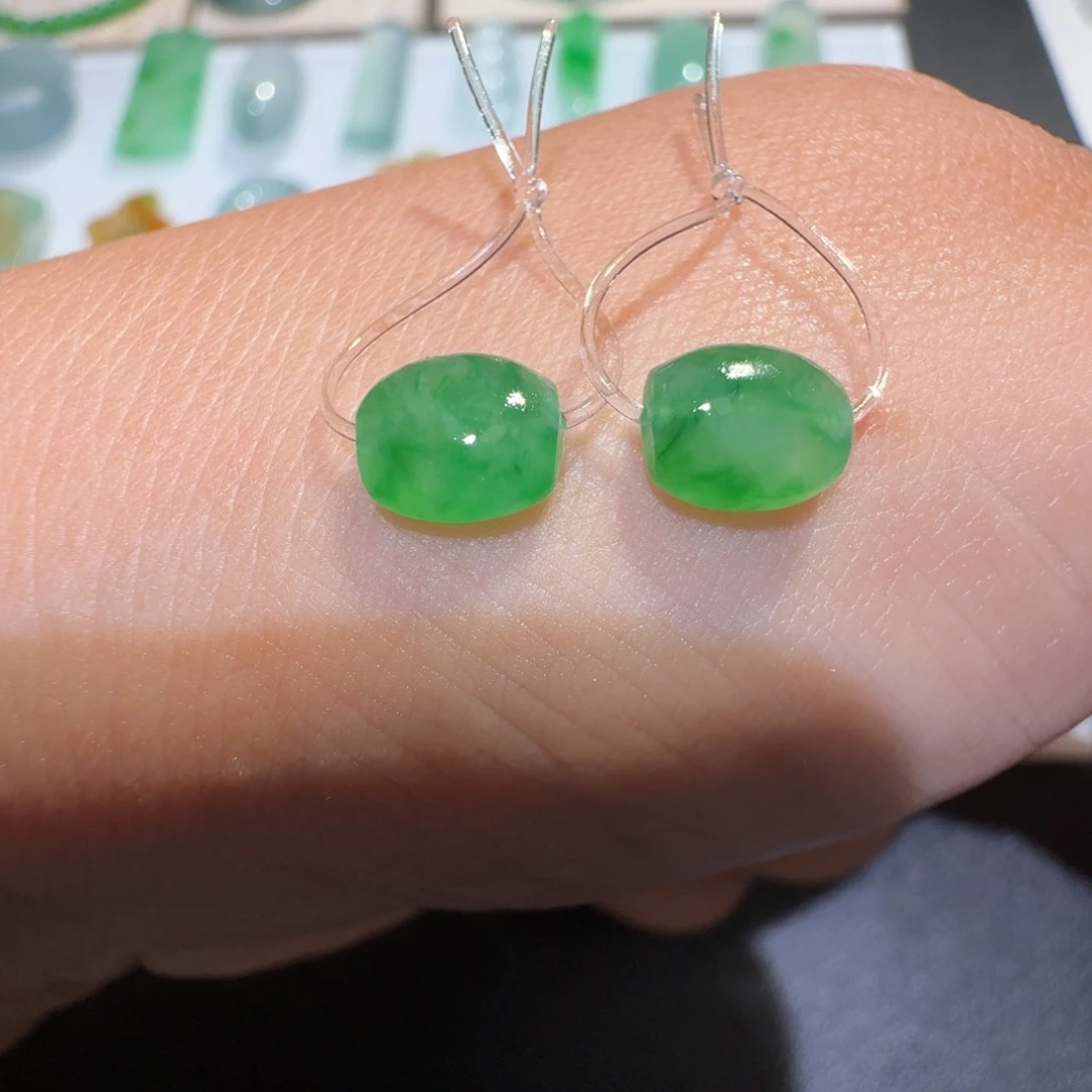 定制翡翠未镶嵌冰阳绿一对枣珠