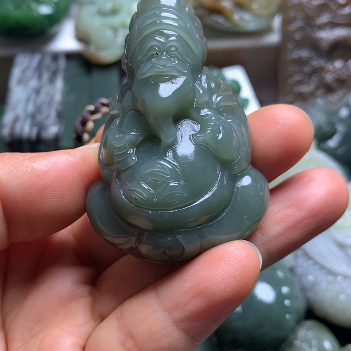 金***比和田玉未镶嵌颈饰