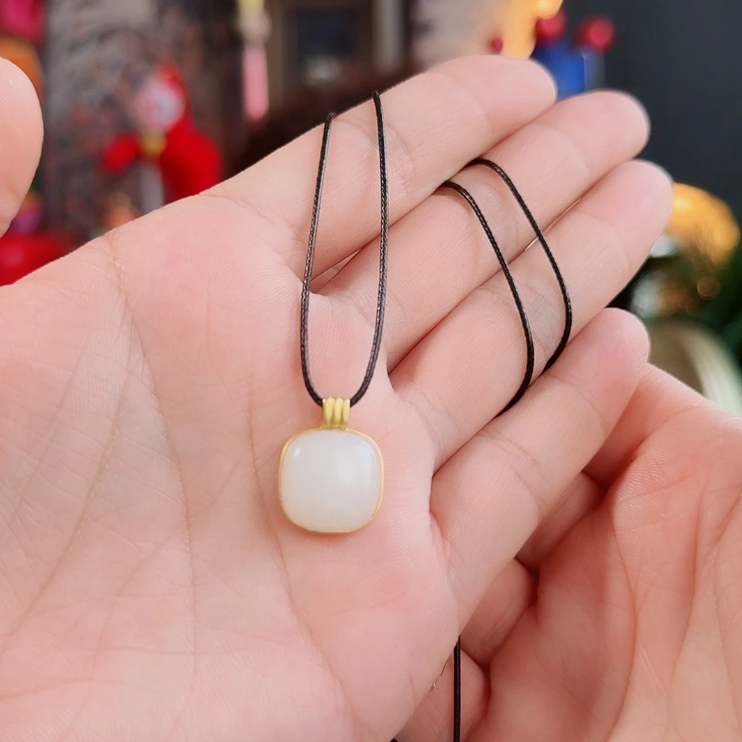 和田玉18K金镶嵌颈饰