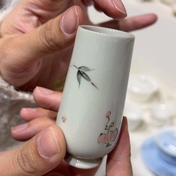 杯子小花艺瓶哈哈。