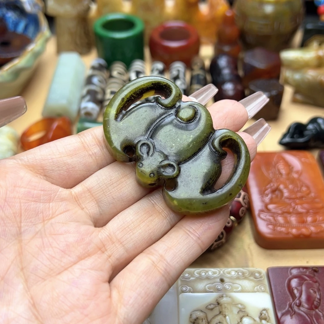 蛇纹石玉未镶嵌颈饰