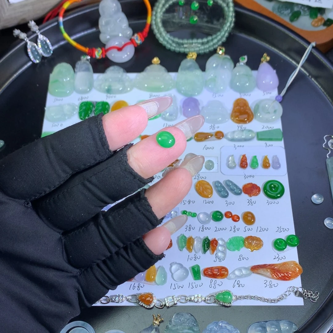 翡翠未镶嵌吊坠(不含链)金丝绿