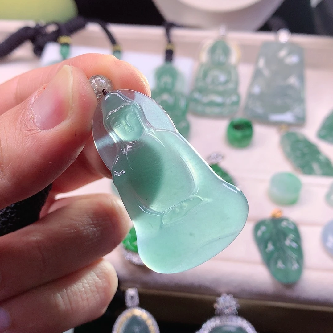 翡翠颈饰未镶嵌翡翠