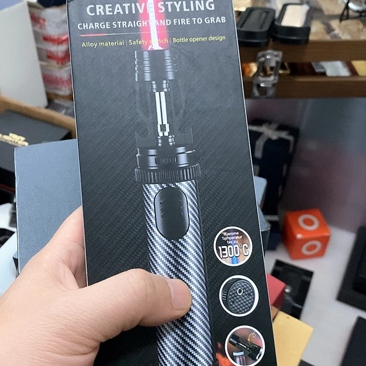 哇***4明铬充气打火机充气的