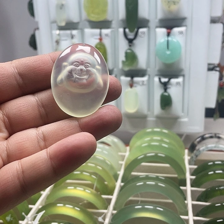 蛇纹石玉颈饰未镶嵌