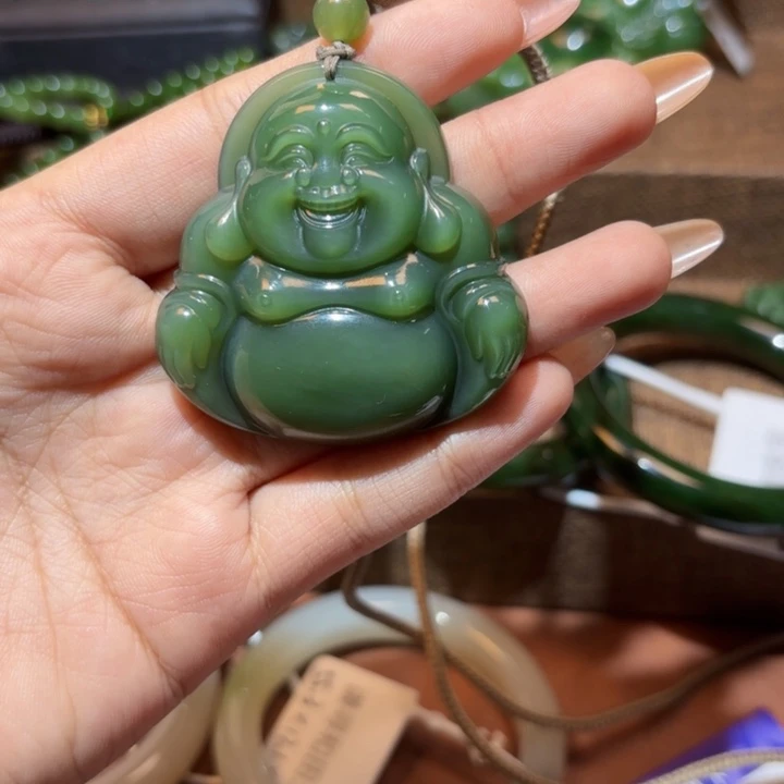 颈饰未镶嵌和田玉（碧玉）