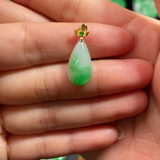 颈饰未镶嵌翡翠吊坠