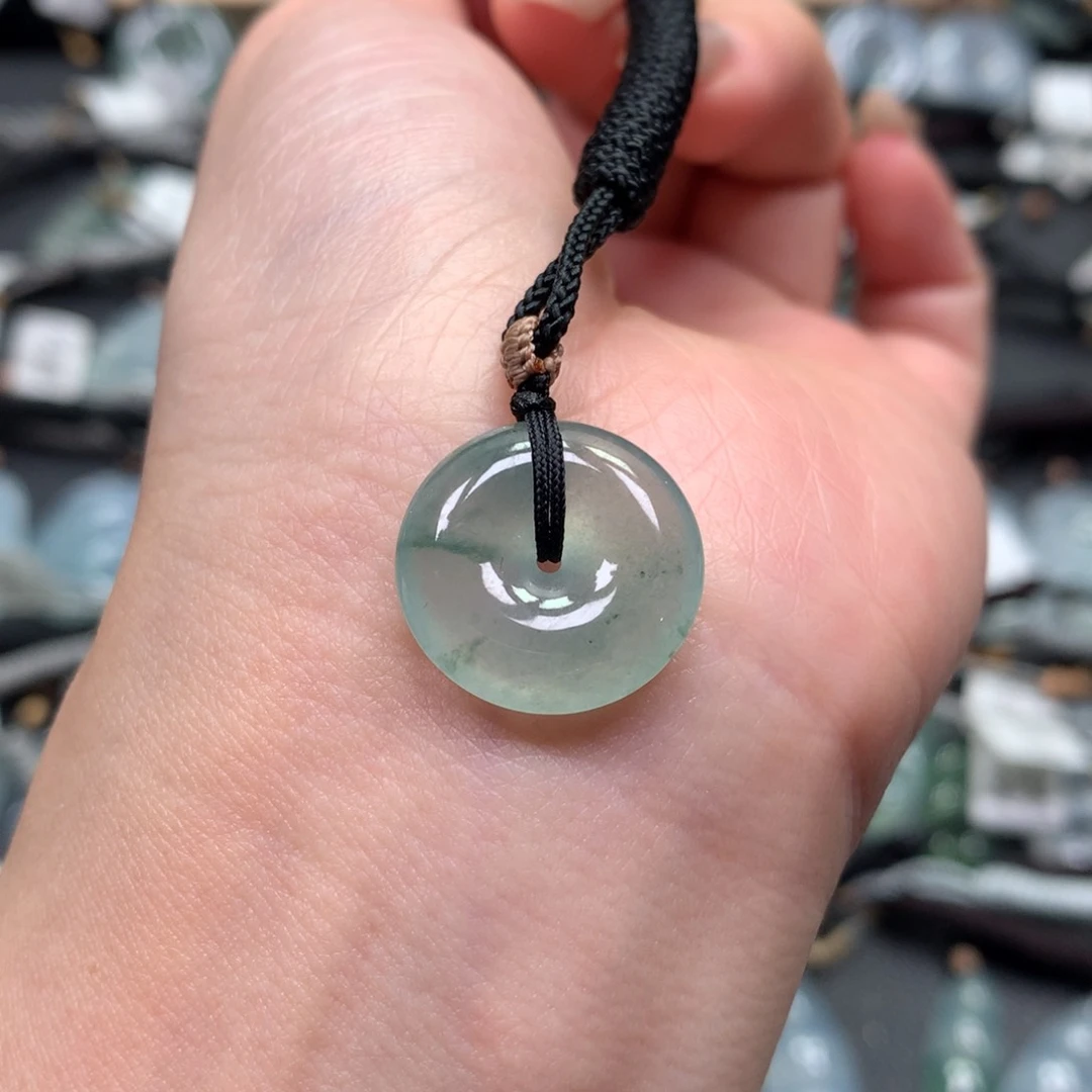 翡翠颈饰未镶嵌扣子