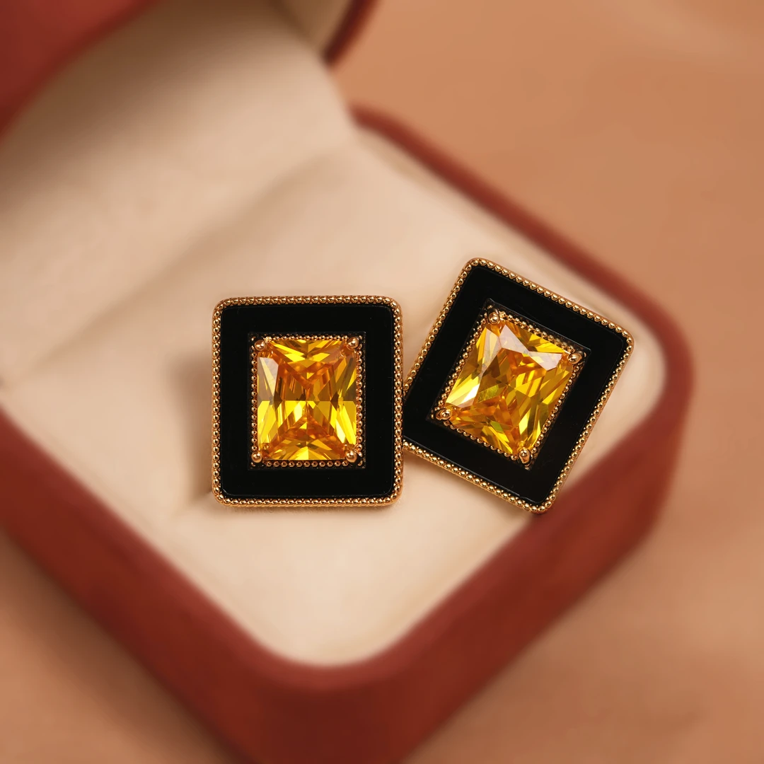 铜合金合成锆石耳饰 奢华黄色高级感镶嵌锆石几何耳环女百搭潮