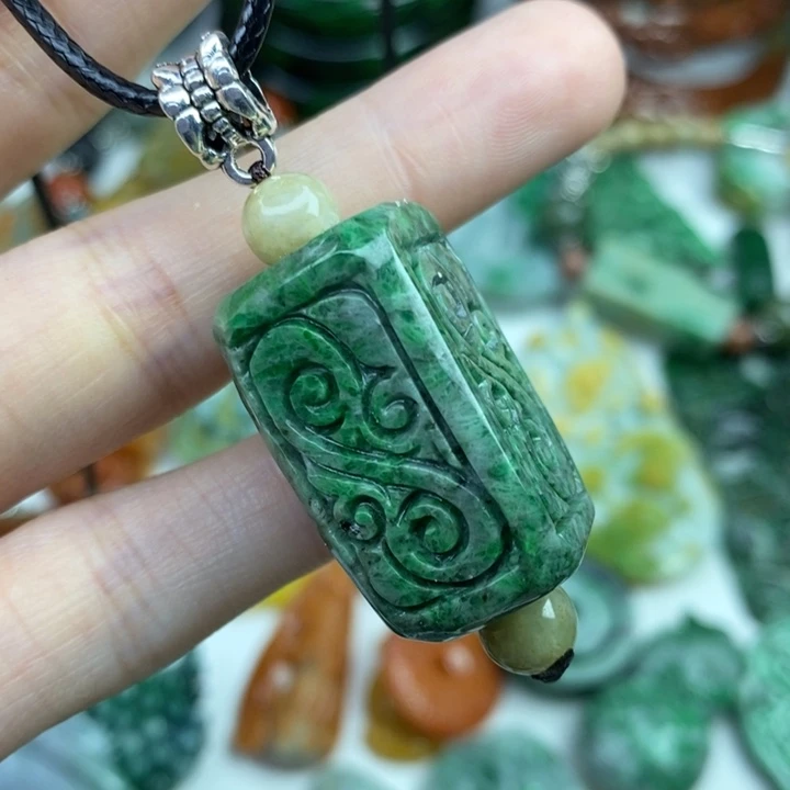 颈饰未镶嵌翡翠吊坠