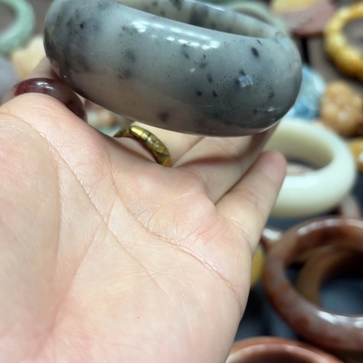 三***英石英岩玉合金颈饰