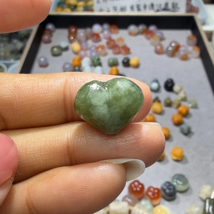 和田玉未镶嵌珠宝奇石