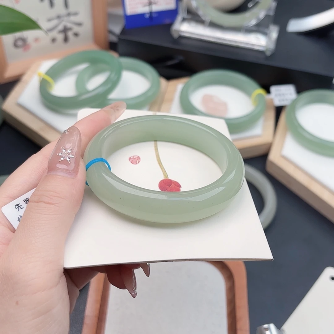 石英质玉未镶嵌手镯58