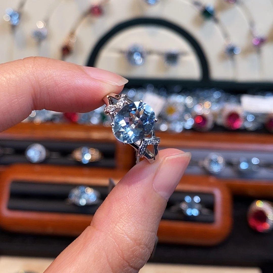 海蓝宝石戒圈18K金镶嵌温柔