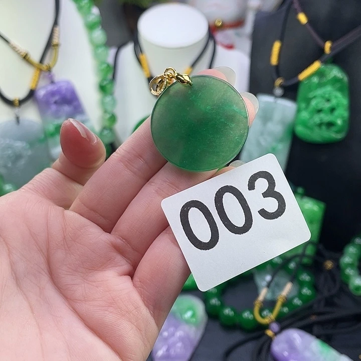 翡翠未镶嵌吊坠(赠链)