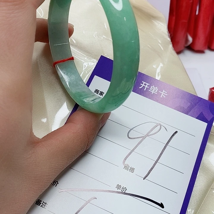 翡翠手镯（圆镯）未镶嵌翡翠