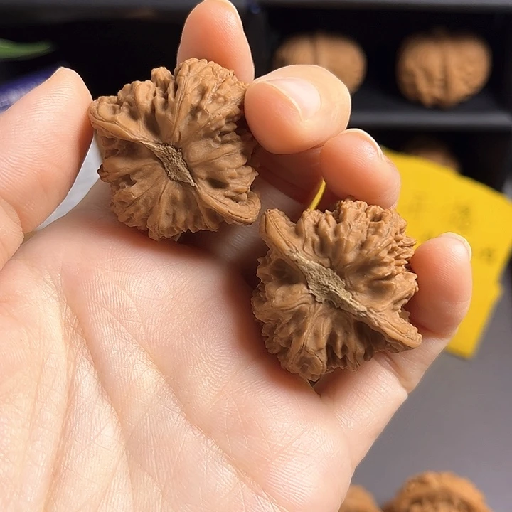 吊坠文玩核桃红宝石练手