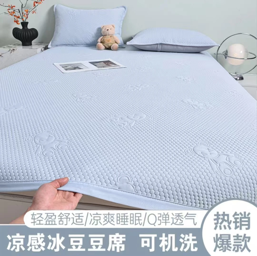 A夏季新款冰豆豆小冰熊凉感软凉席可折叠机洗凉席