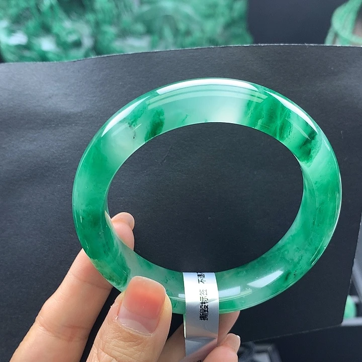 石英质玉未镶嵌手镯