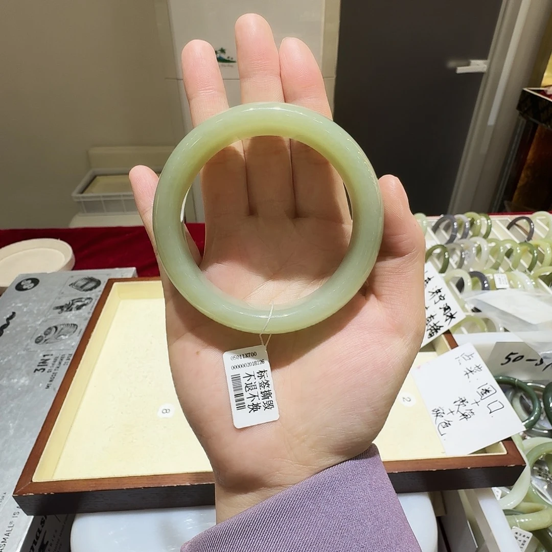 ^***^和田玉未镶嵌手镯180