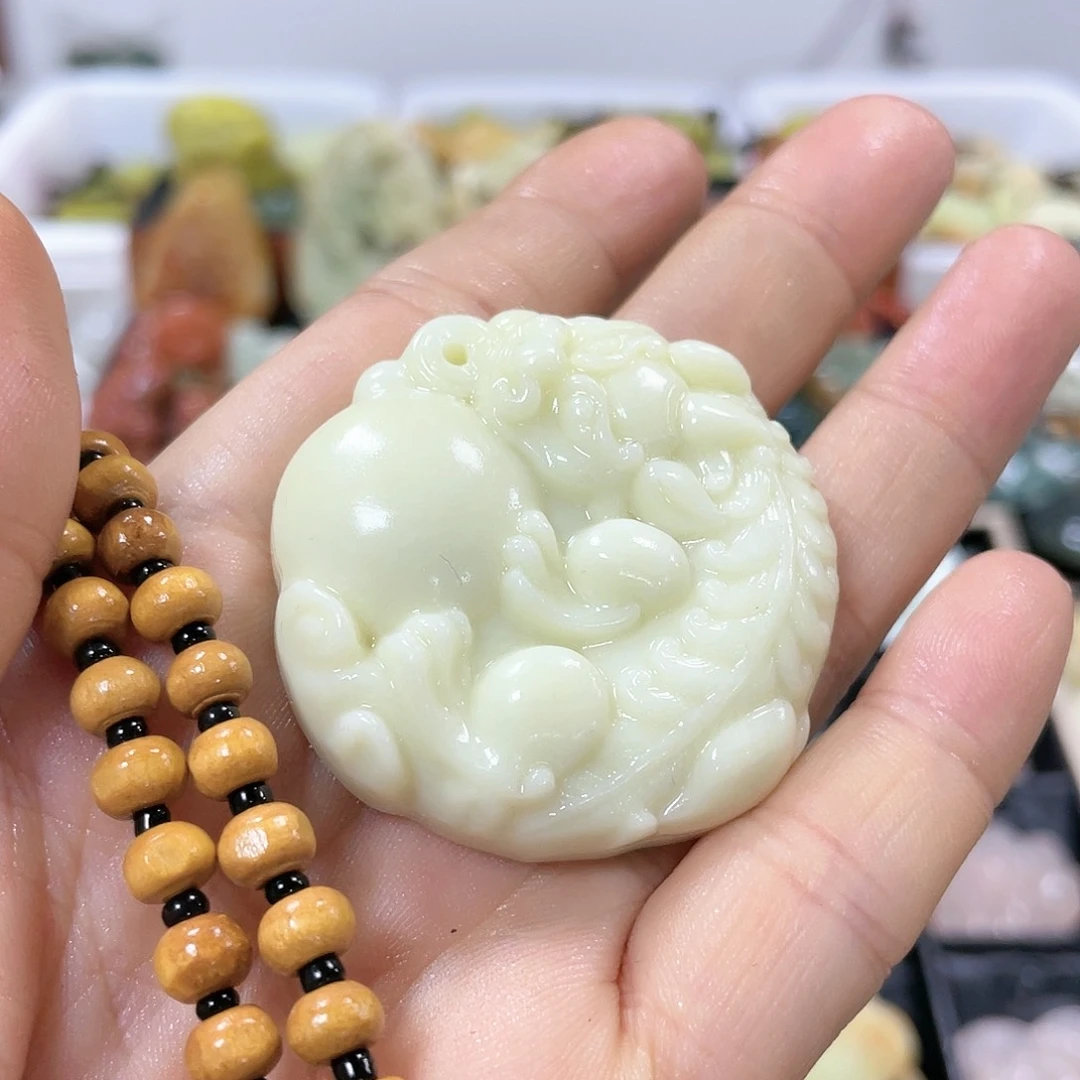 蛇纹石玉颈饰未镶嵌