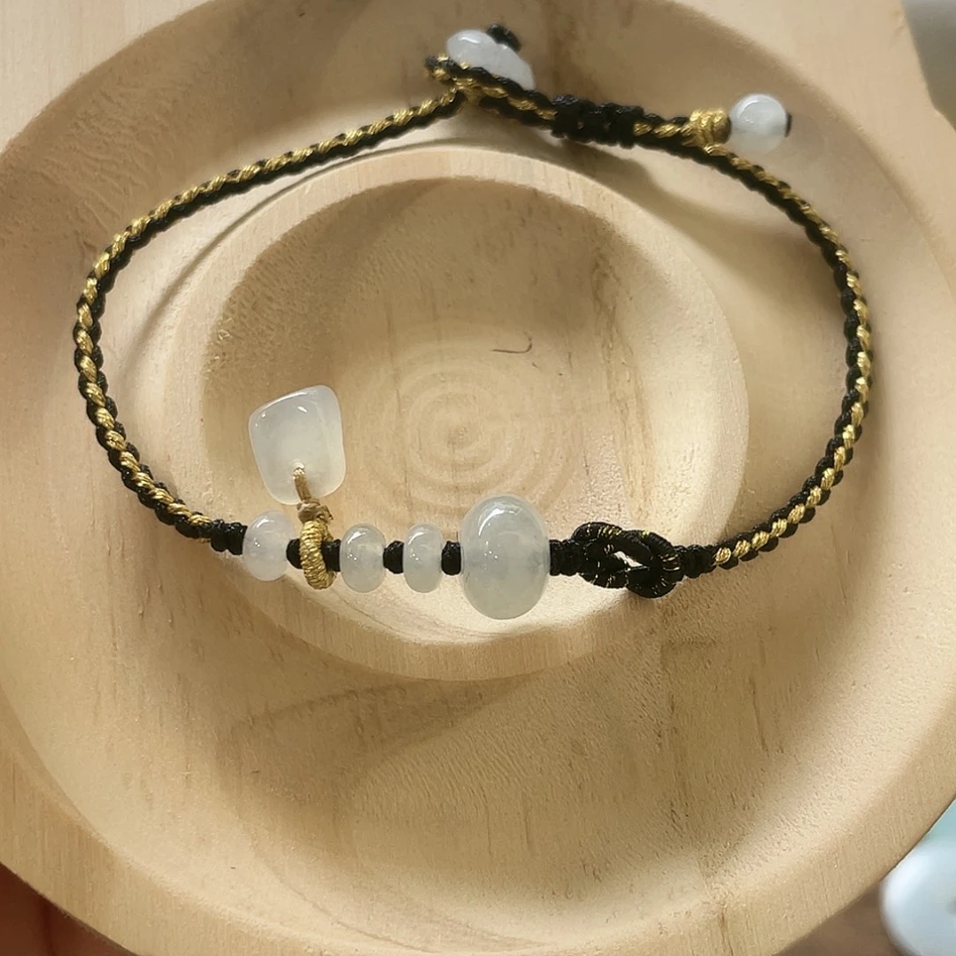 格***呜颈饰未镶嵌翡翠90。
