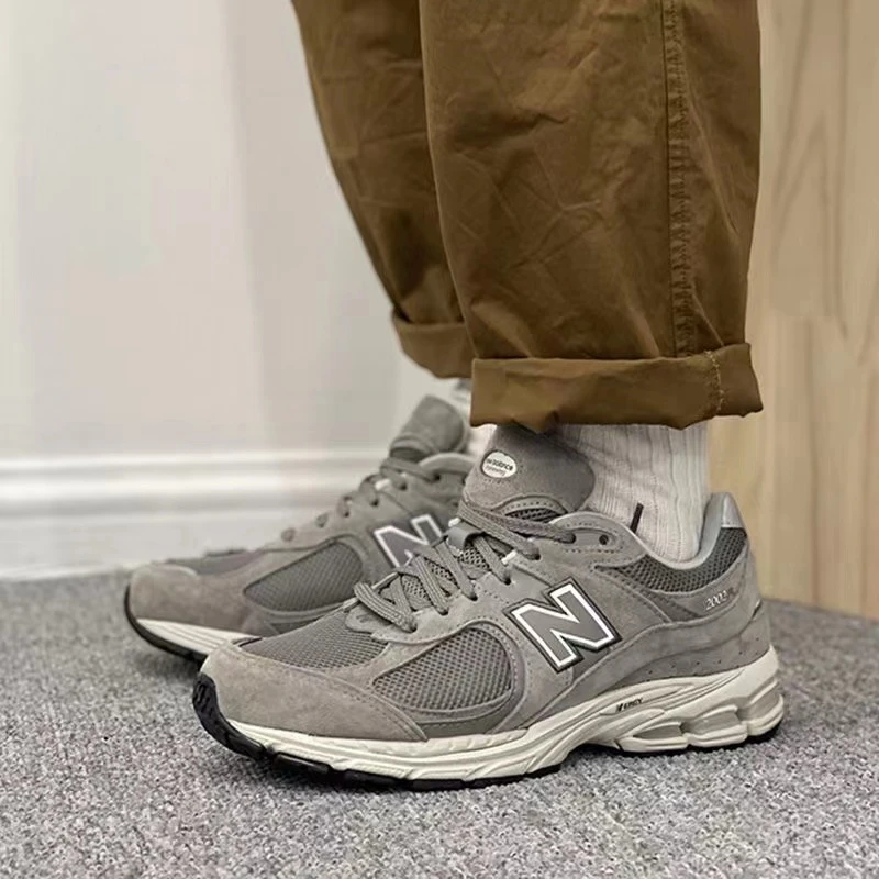 春季爆款2002r百搭网面透气时尚休闲男女鞋