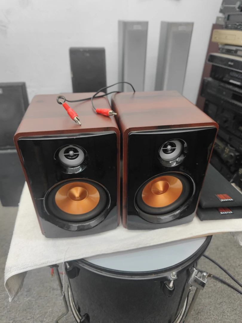 8新  桌面小音响一对 功能正常 包邮 不支持7天无理由