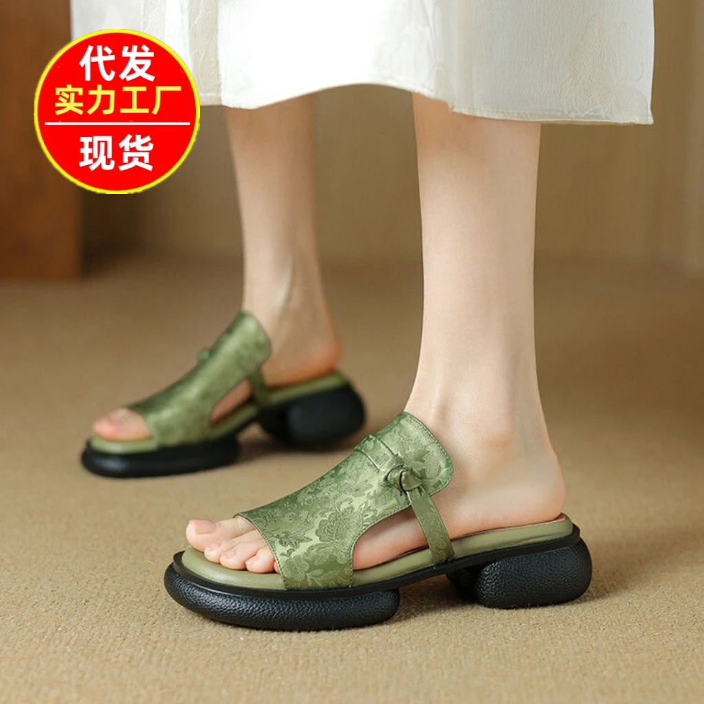 新式刺绣厚底一字拖鞋女外穿2025时尚新款粗跟凉拖女舒适潮