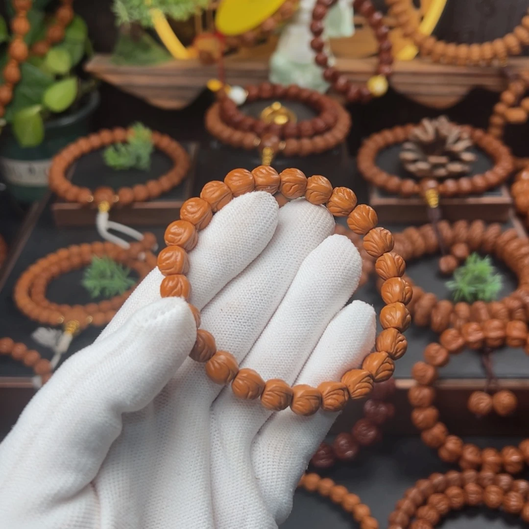 吊坠桃核胡*国0.9顶货金玉龙手串