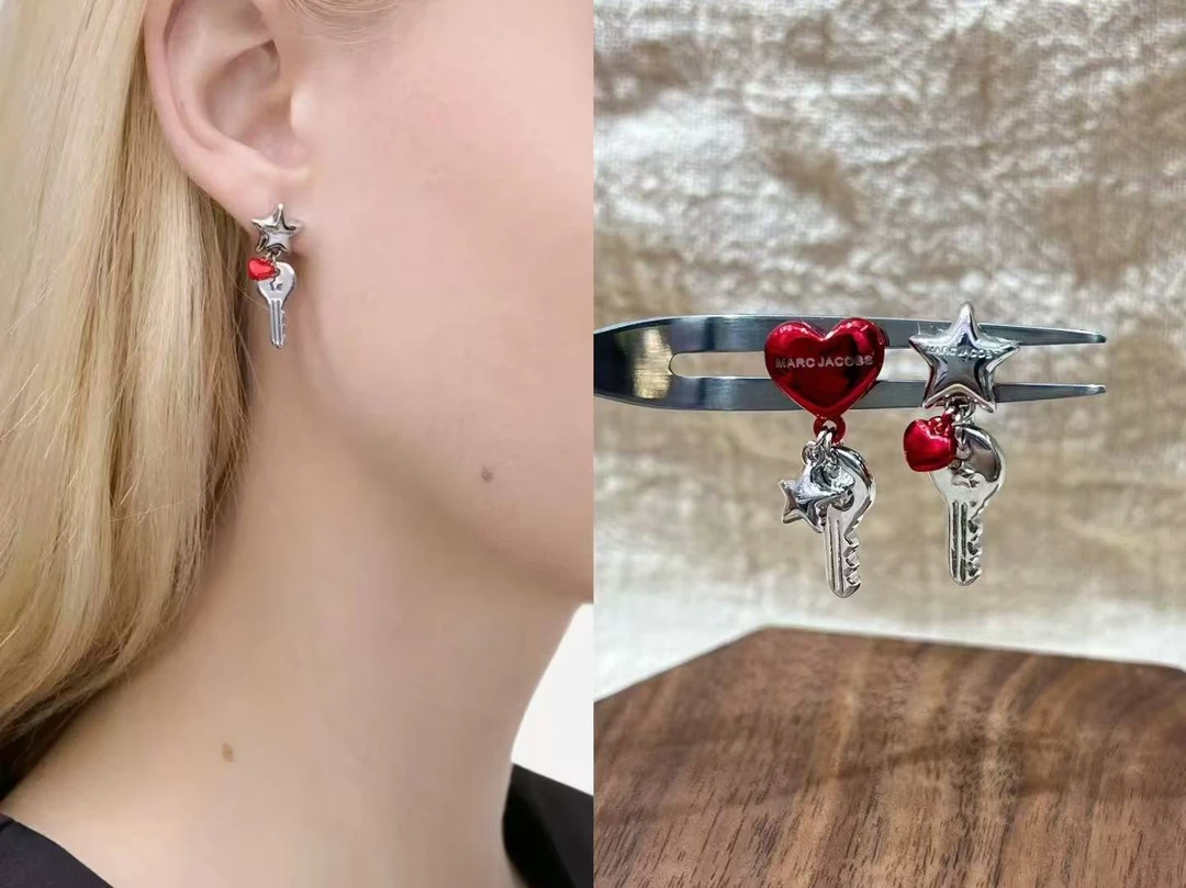 A512红色爱心小钥匙耳钉耳饰