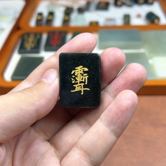 颈饰未镶嵌和田玉（糖玉）