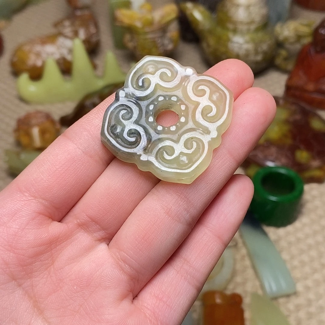 蛇纹石玉未镶嵌颈饰