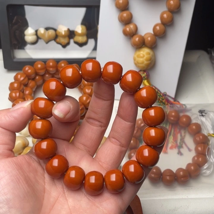 郑***猴头核桃吊坠聚宝盆