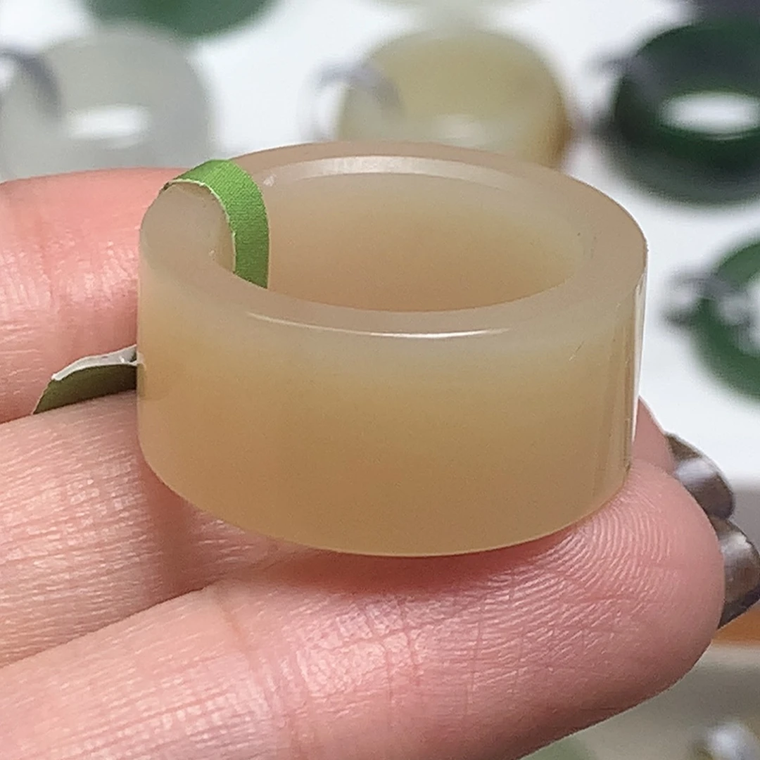 未镶嵌戒指和田玉