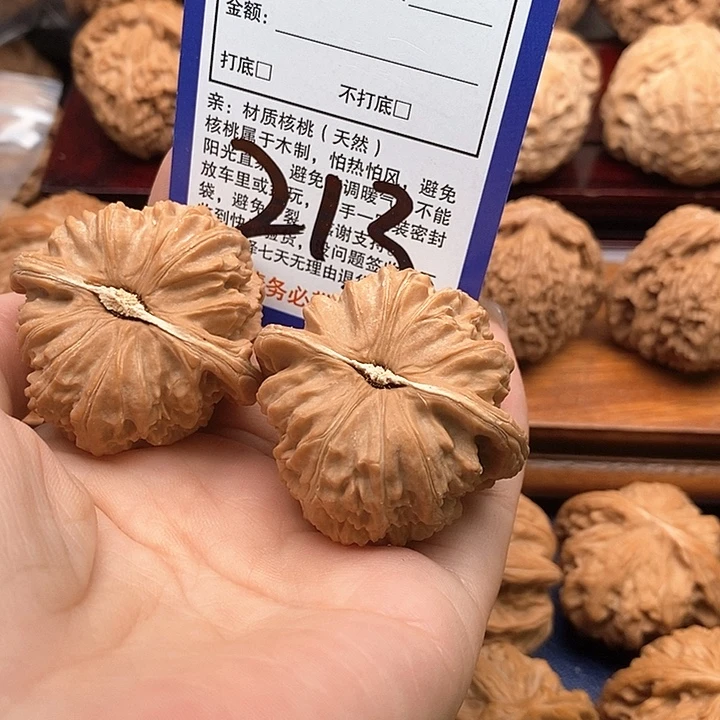 吊坠桃核白狮子头42