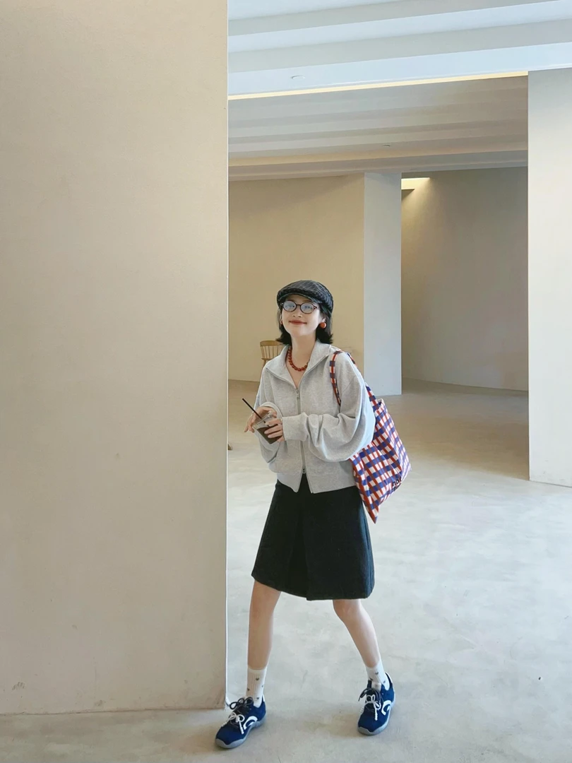 早秋女装新款韩系简约气质高级感通勤拉链卫衣百搭上衣休闲裙子