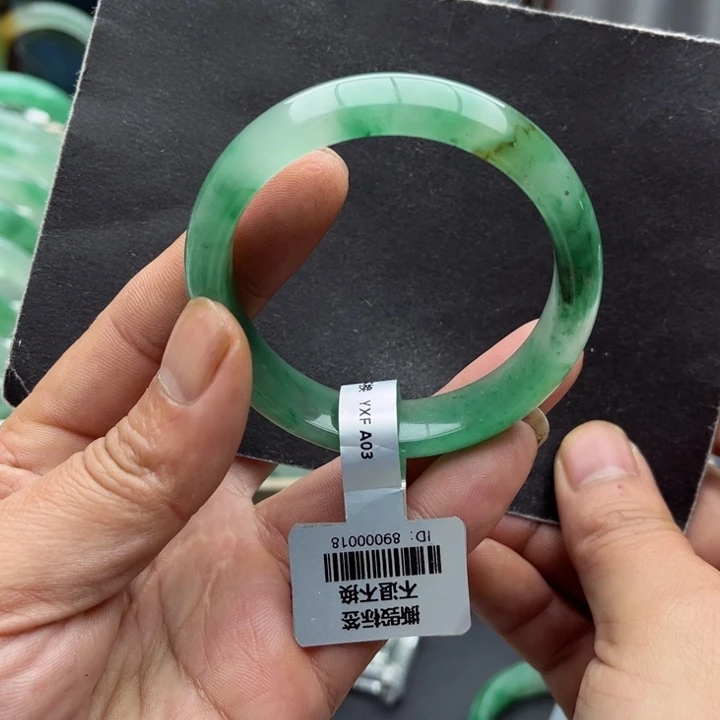 ***ㅤ石英质玉未镶嵌手镯