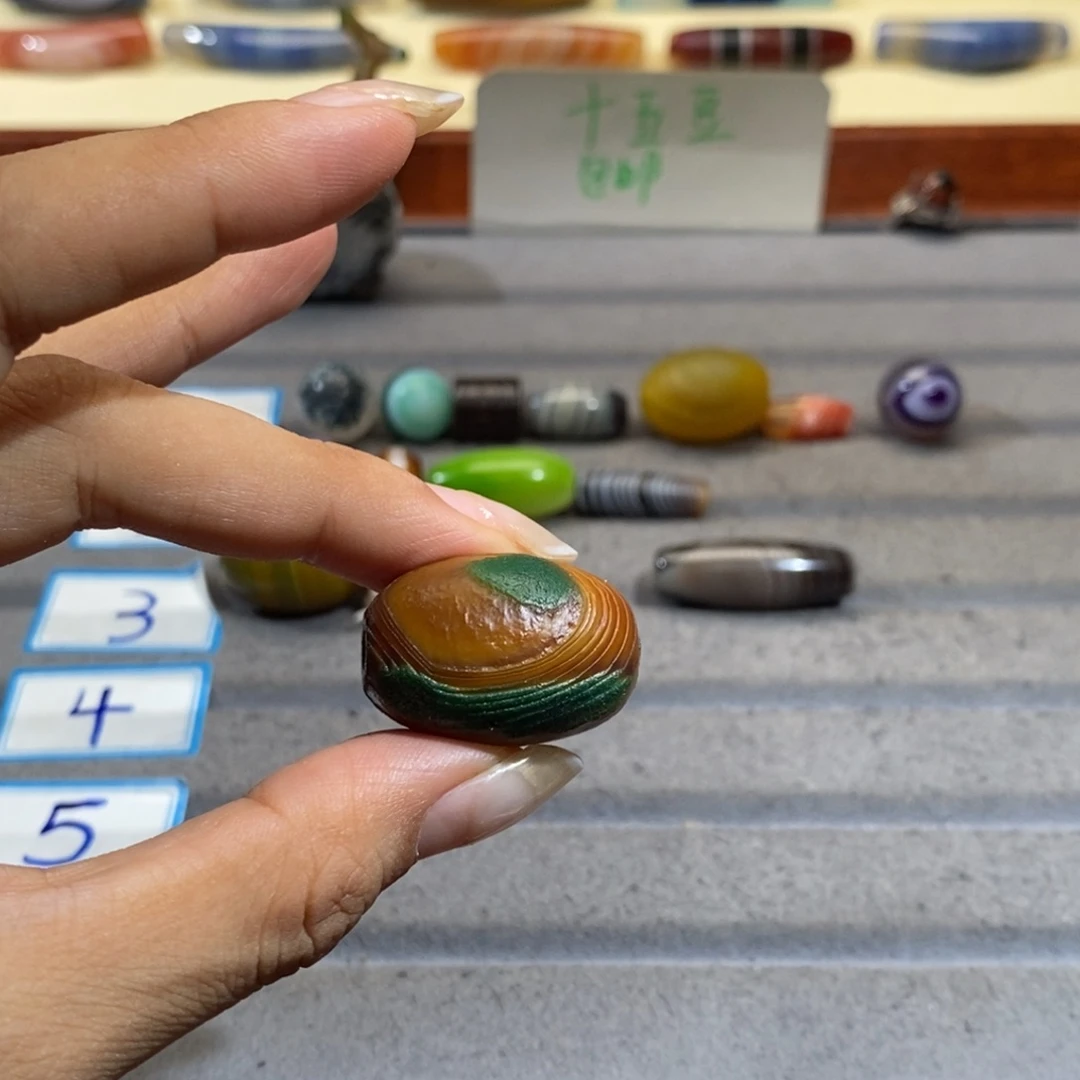 古***生玛瑙/玉髓颈饰合金